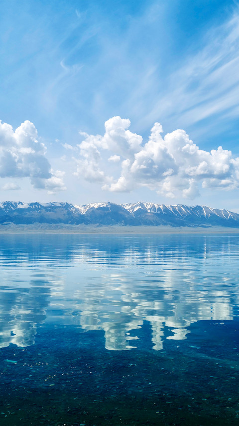 The tenmilelong embankment blends the sea and the sky preview
