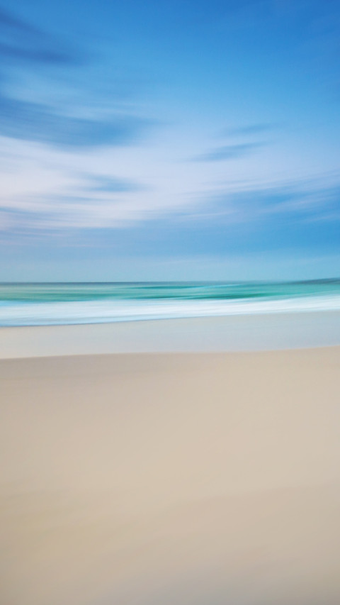 Dynamic blur of rolling waves preview