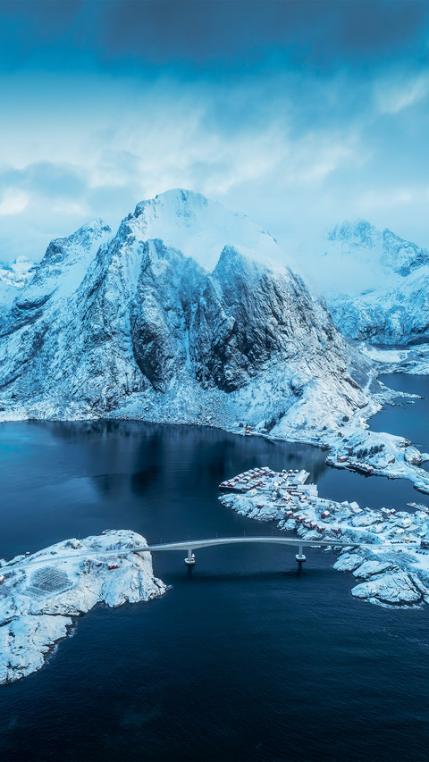 Lofotenreina snow mountain lake preview