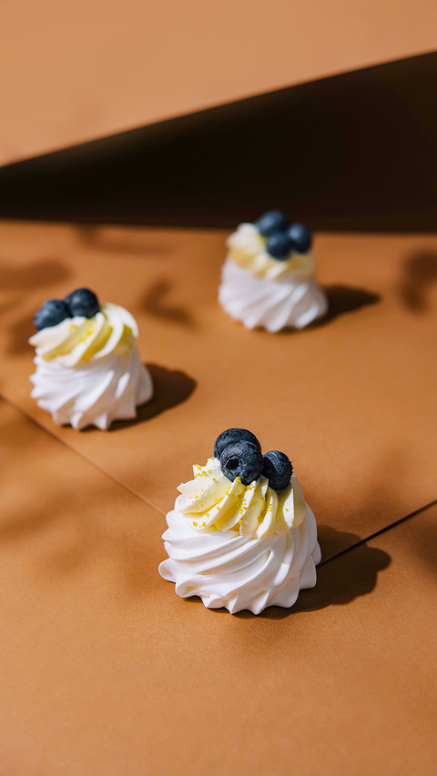 White vanilla zephyr and blueberries preview
