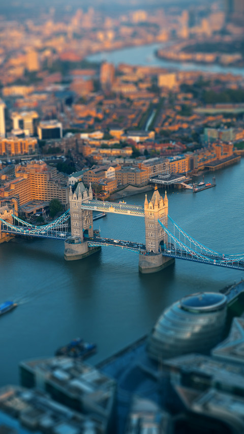 The Bridge Spans The River, Beautiful City Scenery preview