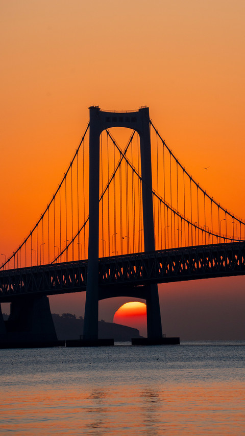 The sea and the setting sun embrace each other preview