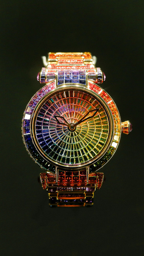 Beautiful borderless jewelry watch preview