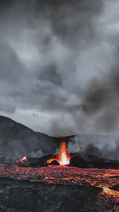 Night view of Iceland's volcanic wonders preview