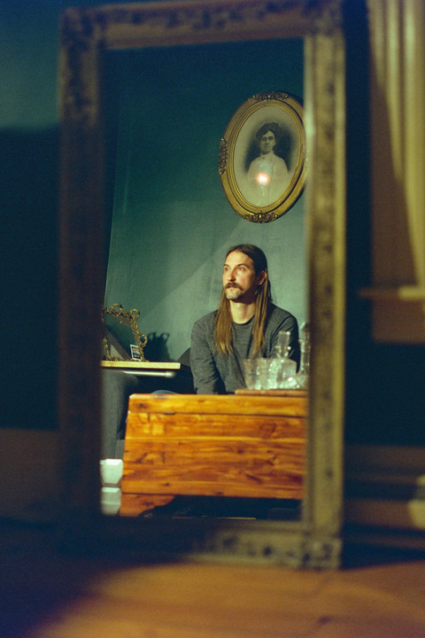 The Man in the Mirror preview