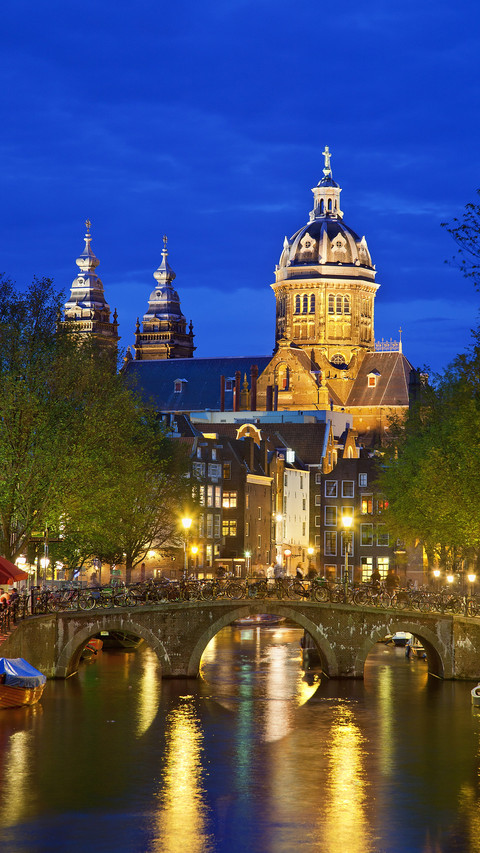 Amsterdam st nicolas church at night preview