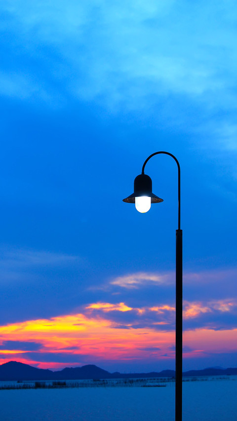 Pillar and lamp with soft focus preview