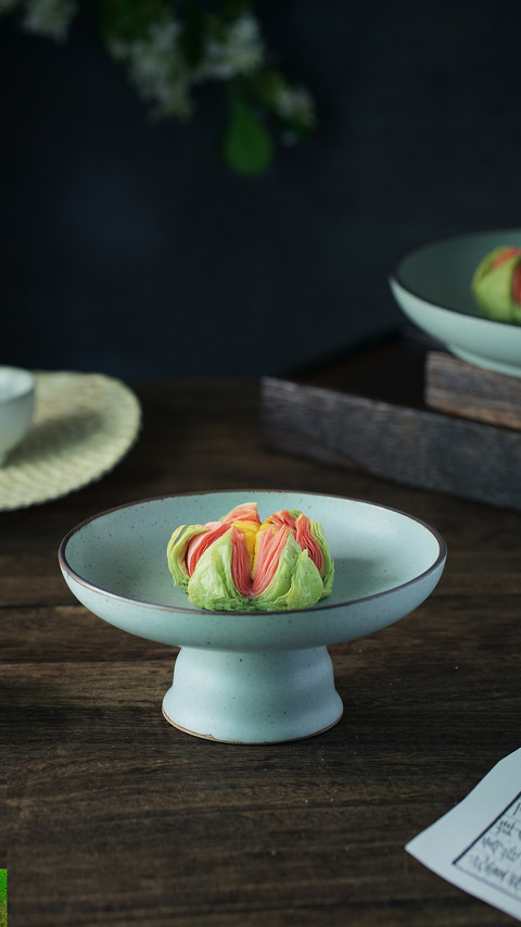 The production of lotus cake is surprisingly simple preview