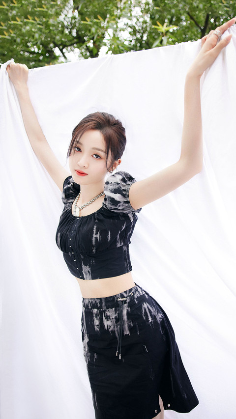 甜酷少女吴宣仪 preview