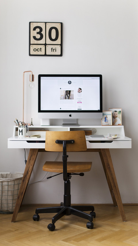 Modern desk 21 preview