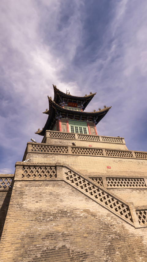 Climb the santai pavilion to admire the splendor of the preview