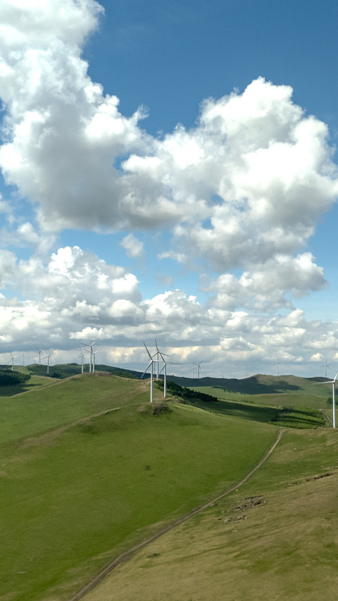 When the wind blows on the grassland power generation is preview