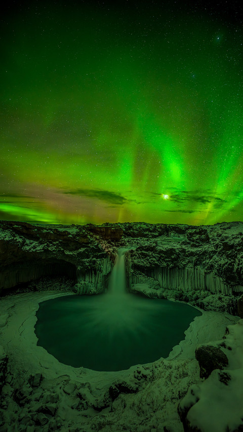 Wedding dress waterfall aurora night 2 preview