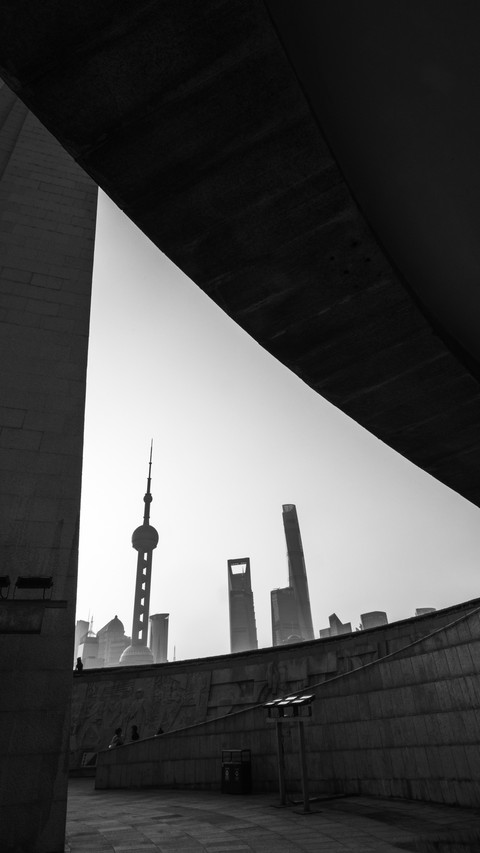 Black and white city scenery preview