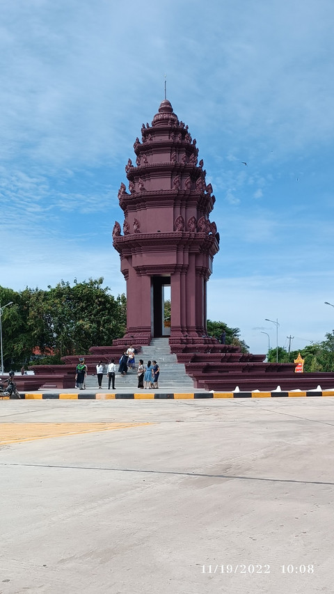 Cambodia Independence Monument preview