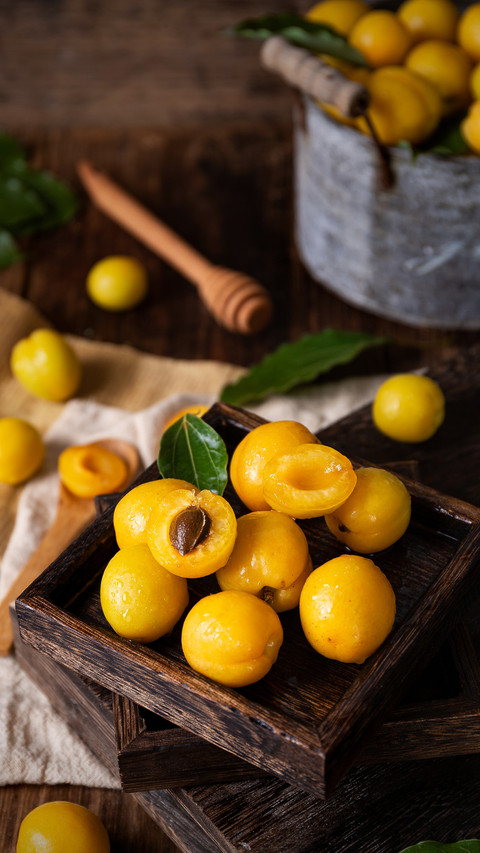 Chinese eat apricots 24 preview