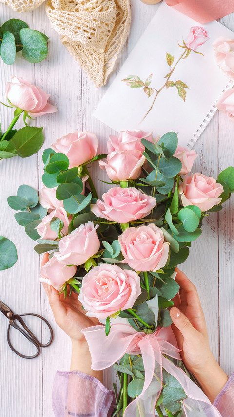 There are so many fake roses on valentines day preview