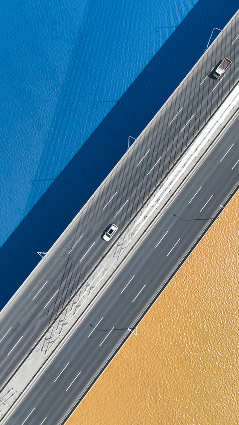 Natural boundary line on water preview