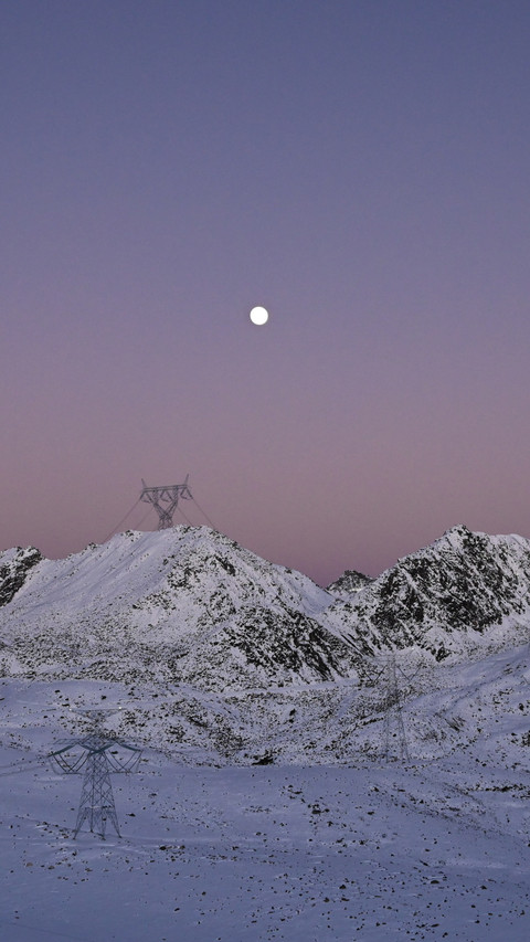 Snow and moon, a quiet night, with dim light sinking preview