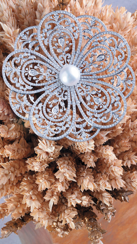 White jewelry preview