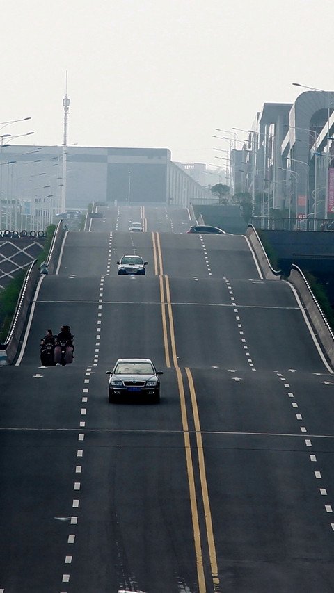 Chongqings current wavy highway preview