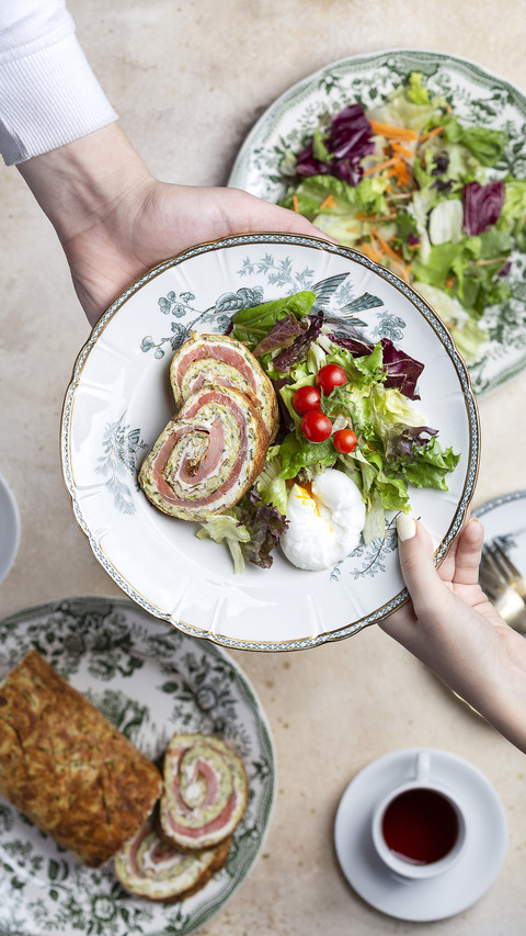 People rely on clothing food and plates to install preview