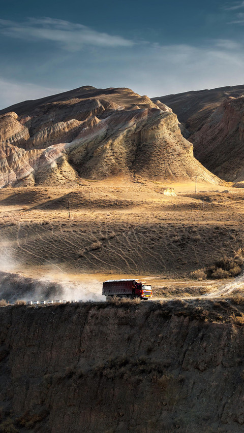 Wandering with trucks for tens of thousands of kilometers preview