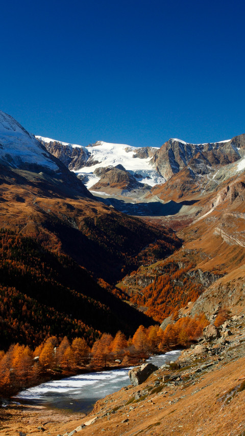 The autumn charm paints all the peaks preview