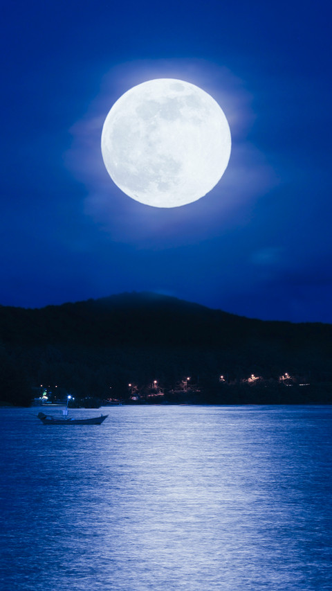 Moon over Sea preview