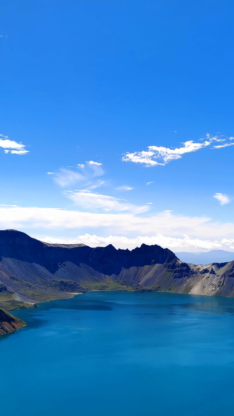The clouds of tianchi lake reflect the snowcapped peaks preview