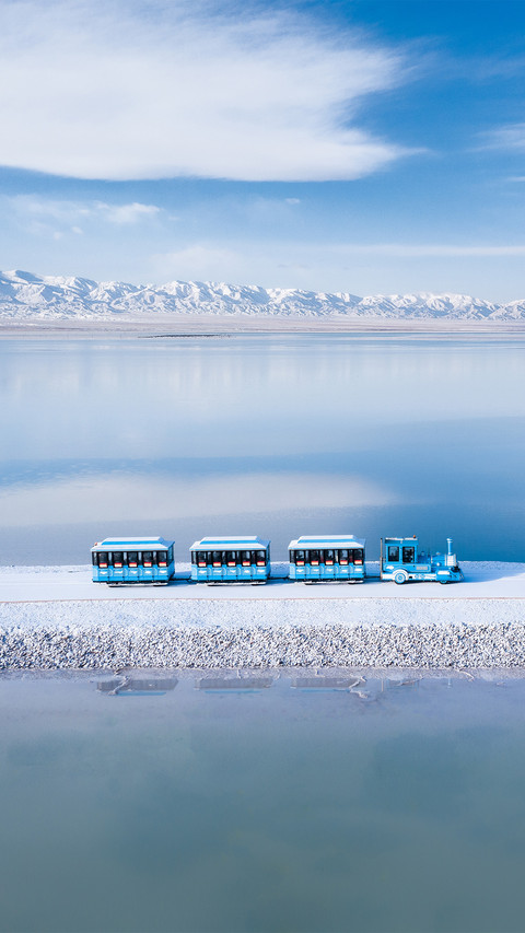 The sky mirror little train preview