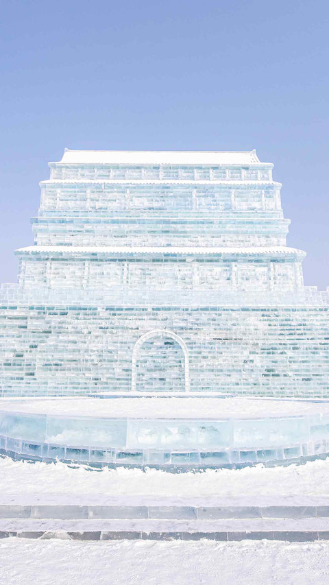 Extremely cold ice sculpture preview
