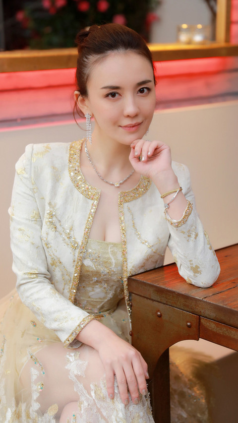 吕佳容 preview
