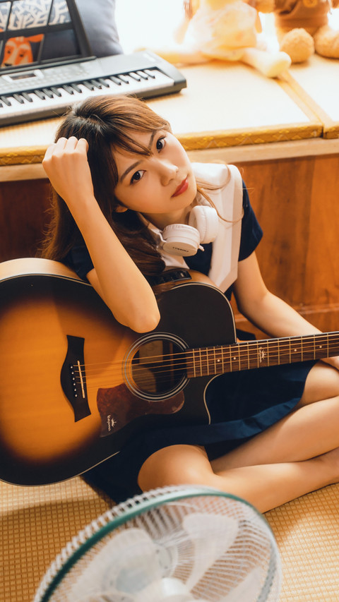 风格独特的吉他少女 preview