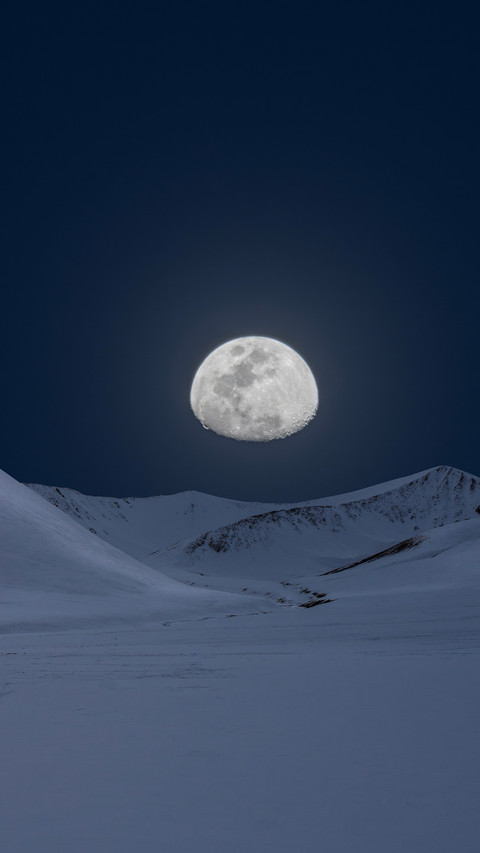 The bright moon in the clouds preview