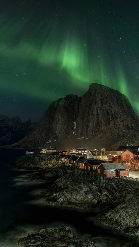 The beautiful threat of the aurora preview