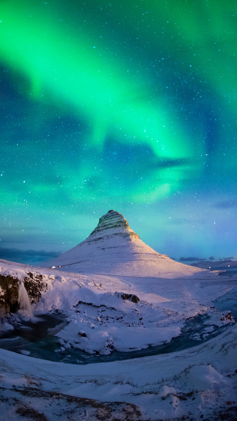 You must go to iceland to see the aurora right preview