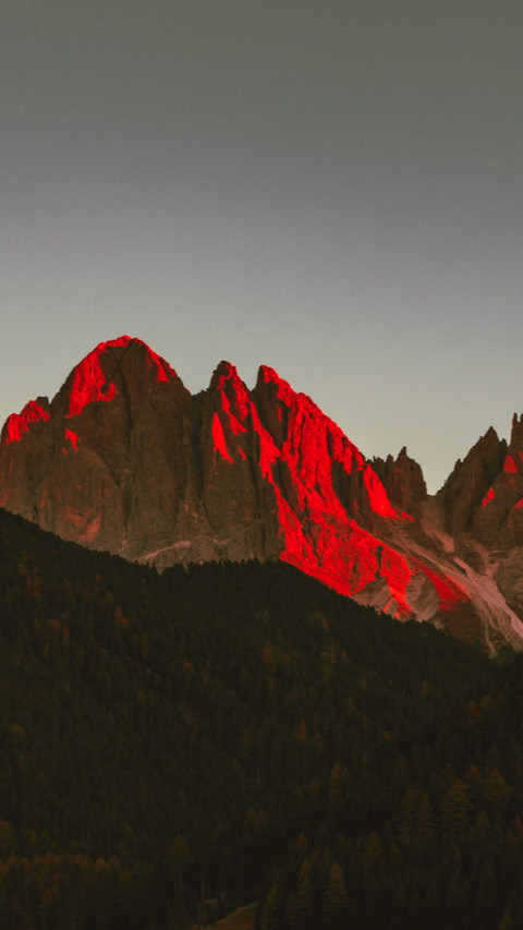 Alps Peak Light and Shadow Drama preview