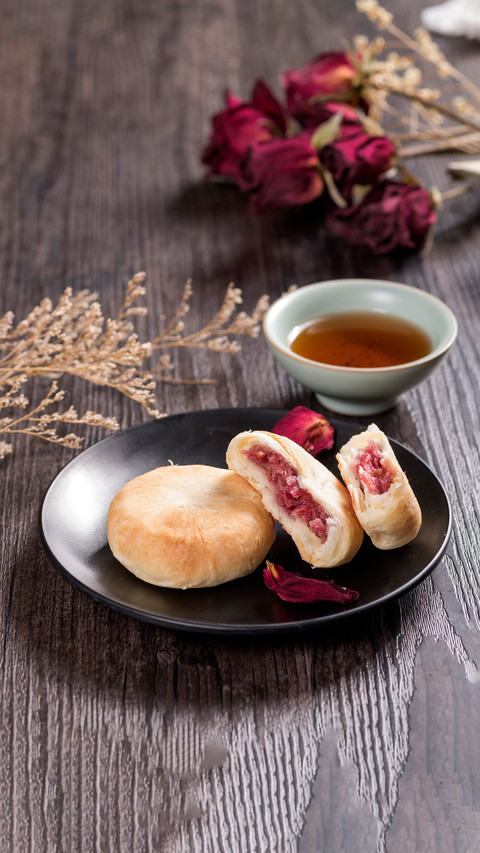 A puff of millennium floral fragrance and a crispy heart preview