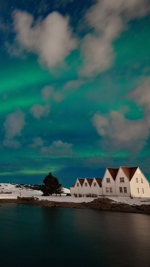 The northern lights at the church in iceland preview