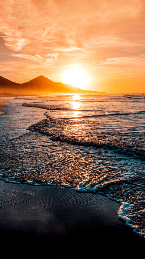 Amazing beach sunset with endless horizon preview