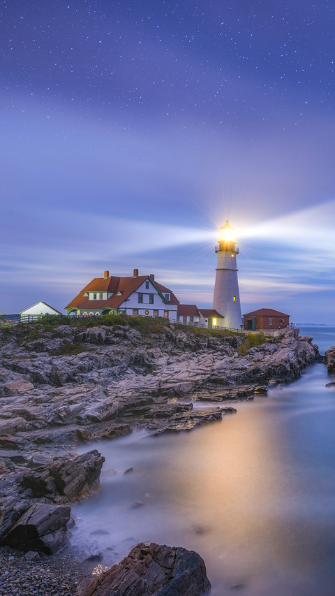 Light rays shining from Portland Head Lighthouse preview