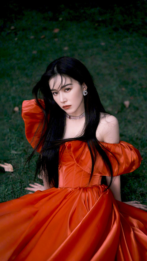阚清子一袭红裙好美 preview