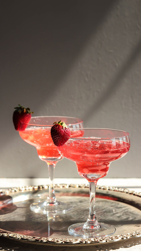 Cocktails with strawberry preview