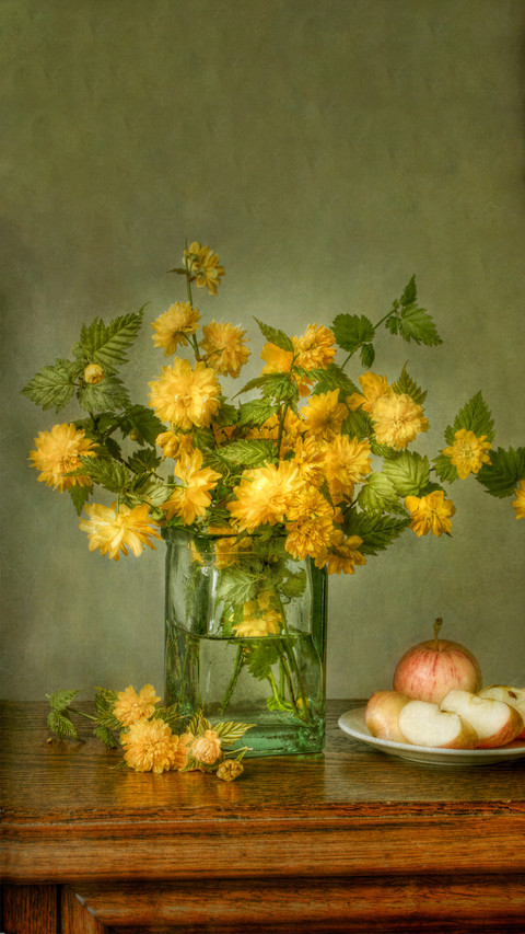 Details of maintenance and preservation of flower arrangemen preview
