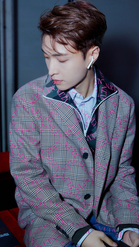 张艺兴 preview