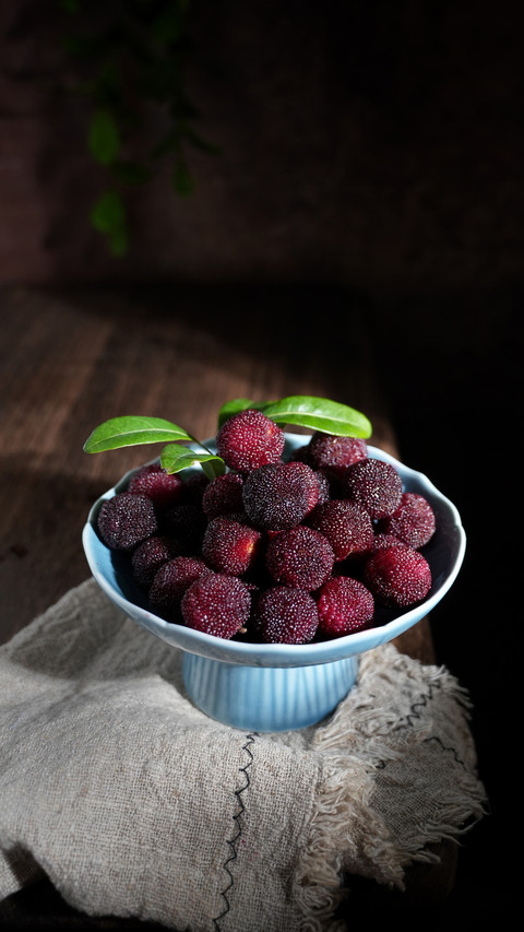 Teach you a trick to easily wash waxberries preview