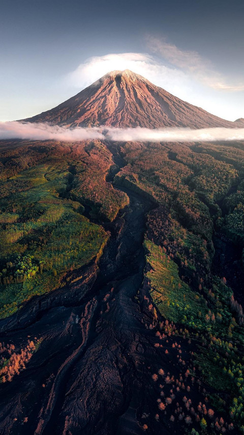 Beautiful volcanic landscapes of Indonesia preview