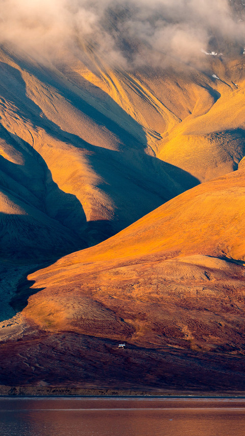 Sunset of the mountains opposite of Longyearbyen mountains preview
