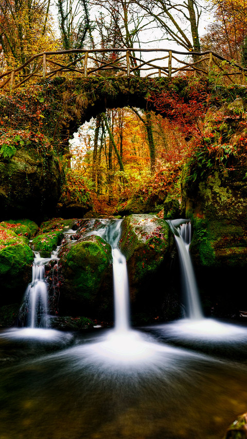 Luxembourg falls in autumn preview